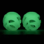 Lichtgevende Hondenbal M, Drijvend, 6 cm, 2 Stuks – Chuckit! Air Glow Fetch Ball - Afbeelding 3